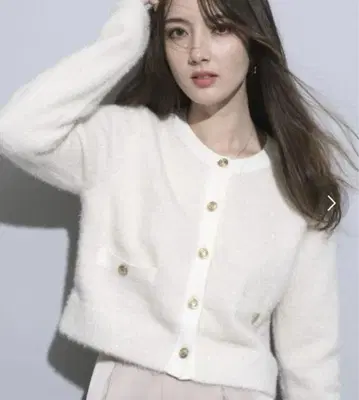 반짝이는 금장 버튼 라메 가디건 아푸와이저 리셰