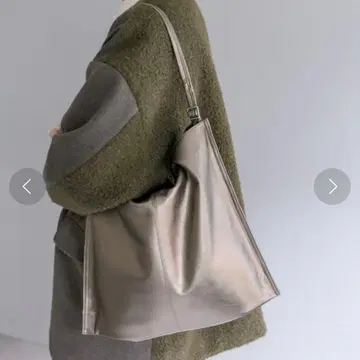 새상품급! ear PAPILLONNER 넙적 원 핸들 백 골드