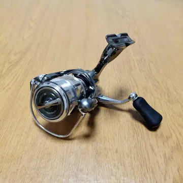 22 이그지스트 SF1000S-P 다이와 스피닝 릴 아징 새상품급