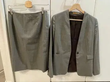 비즈니스 정장 세트 그레이 자켓과 스커트