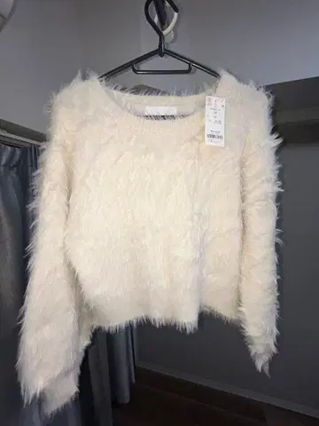 택 포함 미사용 새상품 크루넥 페더 스웨터