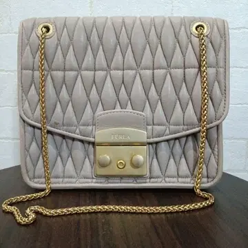 FURLA 베이지 퀼팅 숄더백