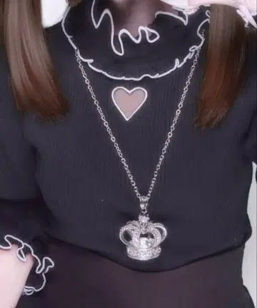 MARS 니트 하트 컷아웃 니트