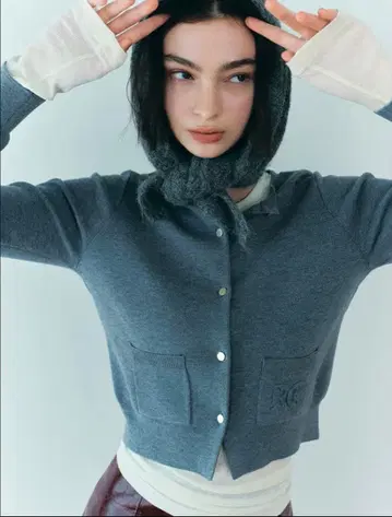 FRAY I.D 로고 자수 포켓 넥 가디건 워셔블