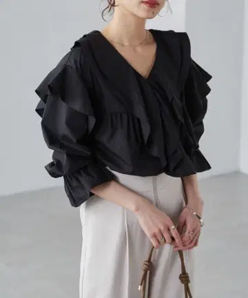 미사용 새상품 RANAN 빅 칼라 프릴 블라우스 블랙 M
