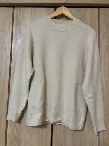 LILLY LYNQUE 아이보리 긴팔 니트