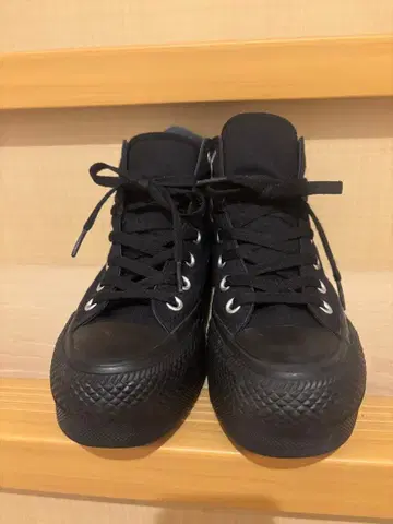 컨버스 통굽 하이컷 스니커즈 23.5cm