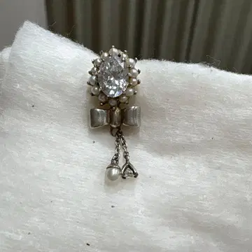 e.m. 지르코니아 리본 귀걸이