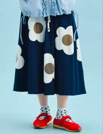 꽃무늬 스커트*연중 OK 데이트에 화려한 여자 모임 주목