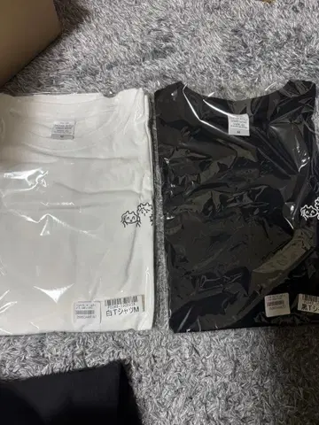 반반자이 T셔츠 M사이즈 화이트&블랙