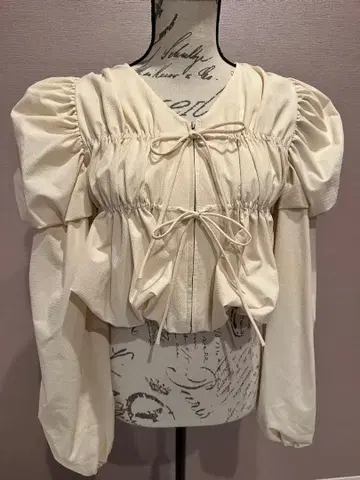 eimy istoire 아이보리 벌룬 슬리브 상의