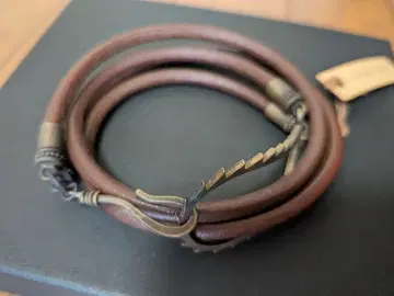 브라운 가죽 놋쇠 후크 포함 팔찌