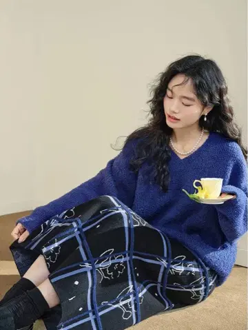 KUOSE 꽃무늬 스커트 블랙과 파랑