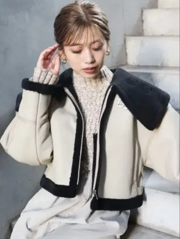 MURUA 오버 컬러 숏 페이크 무스탕