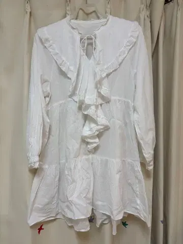 FURFUR 화이트 프릴 A라인 원피스