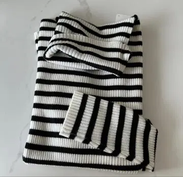 에네스베 보더 리브 터틀 니트 로페피크닉 유니클로