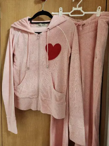 Flash Report 카리나 드라마 착용 후드티 셋업