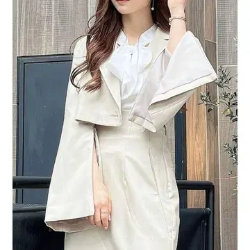 dazzlin 숏 슬리브 지퍼 자켓