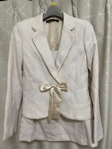 리본 포함 체크 무늬 수트 화이트 핑크