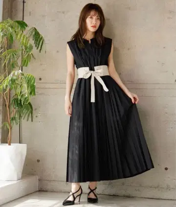 LADYMADE 스퀘어 숄더 플리츠 셔츠 원피스 블랙