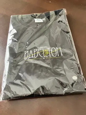 L 사이즈 T셔츠 블랙 바벨탑 미세스 그린애플