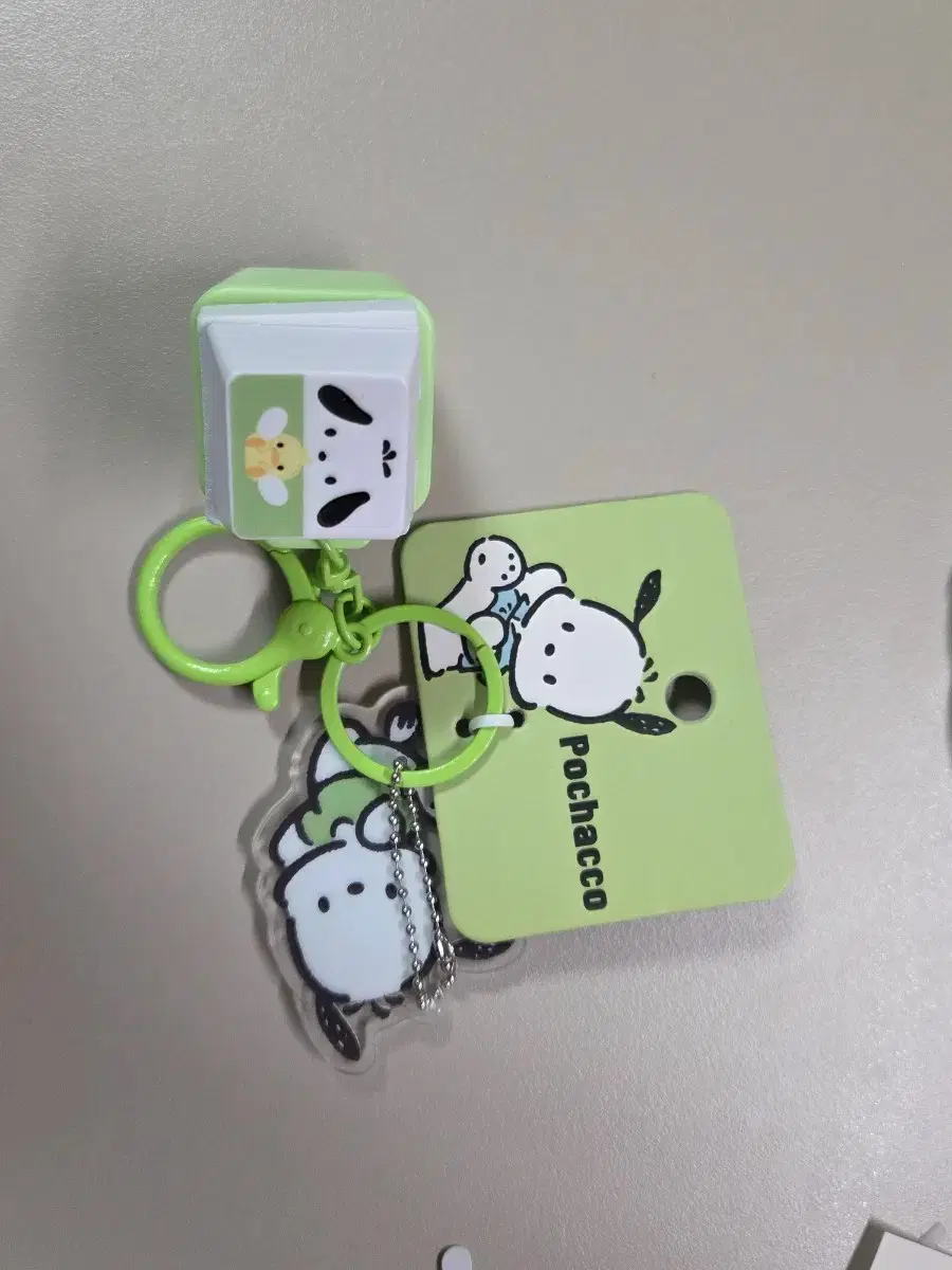 Claw machine Pochacco keychain, Shin-chan and Shin-chan's sister keychain, figures for sale