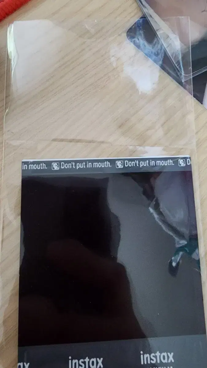 Fifty Fifty Yewon sign polaroid