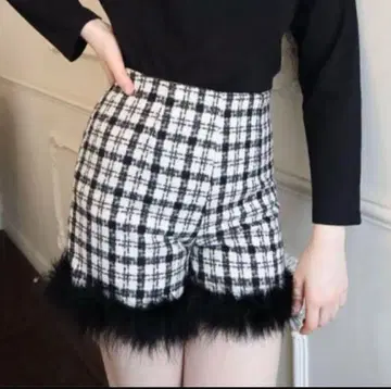 epine 체크 트위드 퍼 숏팬츠 M 사이즈