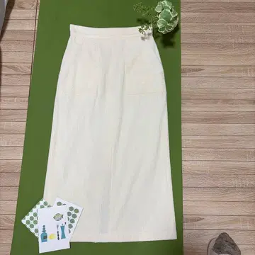 새상품급 그린 라벨 에크루 스커트