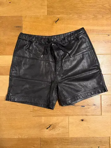 저널 스탠다드 블랙 가죽 숏팬츠