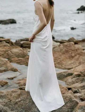 화이트 웨딩 드레스 등 트임