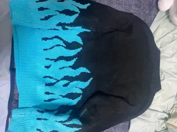 불꽃 디자인 니트 스웨터