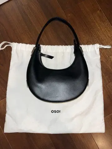 OSOI 블랙 가죽 핸드백
