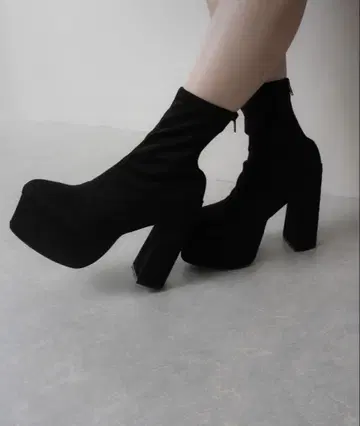 볼륨 밑창 숏부츠 S 사이즈 LIP SERVICE