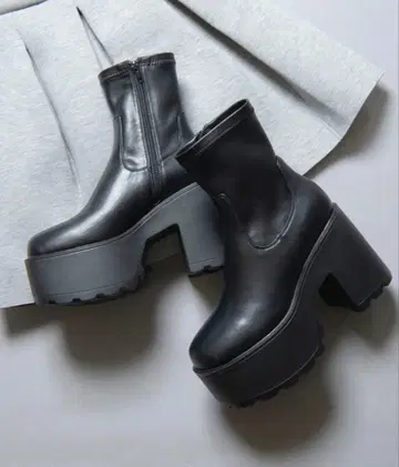 [ R&E ] 통굽 몰드 밑창 숏부츠 S 사이즈