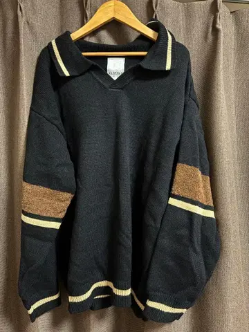 KASTANE 블랙 폴로 넥 스웨터