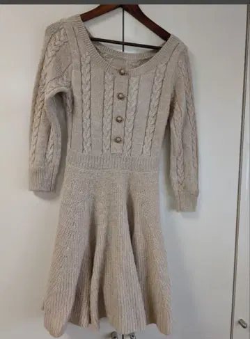 새상품급 아푸와이저 리셰 니트 원피스 골드 버튼 사이즈 2