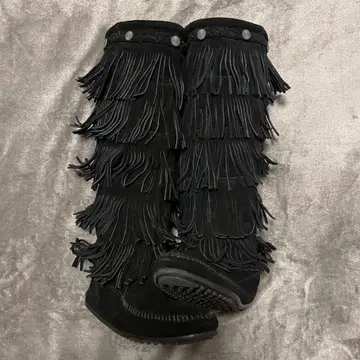 [ MINNETONKA ] 5단 프린지 롱 부츠 BLACK