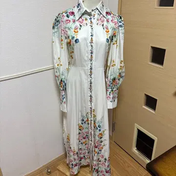 꽃무늬 화이트 드레스 TRINITY