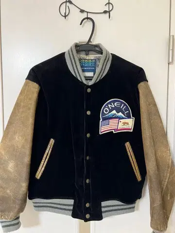 바시티 자켓 캘리포니아 디자인