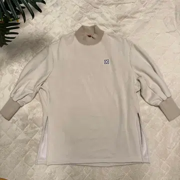 베이지 로고 트레이닝복 사이드 슬릿