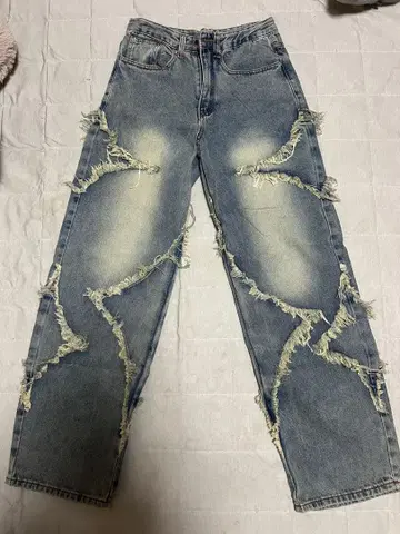 TRILLION StarAppliqueDamagedDenimPants
