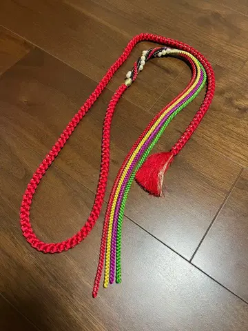 다색 뜨개질 허리띠