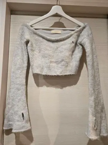 ANDMARY 오프숄더 긴팔 니트