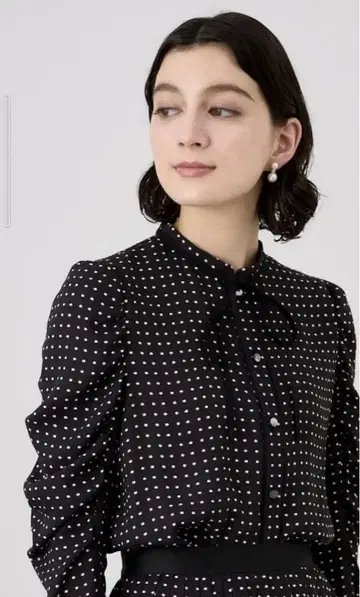 ANAYI 핑 도트 프린트 보타이 블라우스
