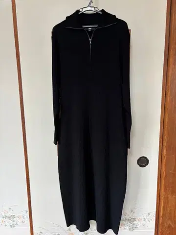 리브 하이넥 롱 원피스 블랙