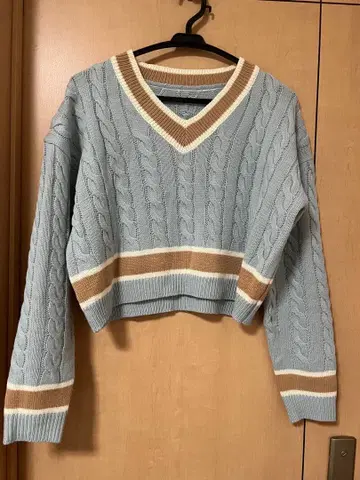 한국 케이블 니트 V넥 스웨터 라이트 블루