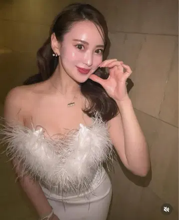 화이트 페더 드레스