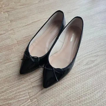 블랙 스틸레토 플랫슈즈