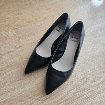 Odette e Odile 블랙 스틸레토 펌프스